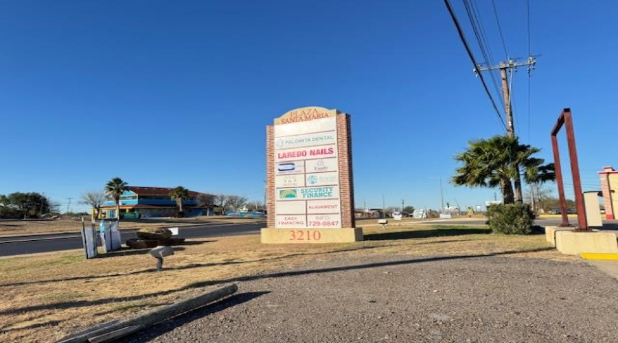 3210 Jaime Zapata Memorial Hwy, Laredo, Texas 78043, 6 Rooms Rooms,1 BathroomBathrooms,Commercial retail/office,For Rent,3210 Jaime Zapata Memorial Hwy,20260887
