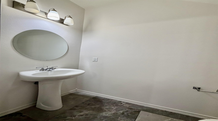 218 Welland Dr., Laredo, Texas 78045, 3 Bedrooms Bedrooms, 5 Rooms Rooms,2 BathroomsBathrooms,Residential,For Rent,218 Welland Dr.,20260879