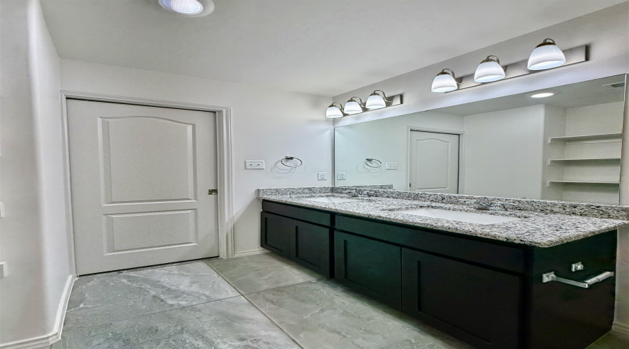 218 Welland Dr., Laredo, Texas 78045, 3 Bedrooms Bedrooms, 5 Rooms Rooms,2 BathroomsBathrooms,Residential,For Rent,218 Welland Dr.,20260879