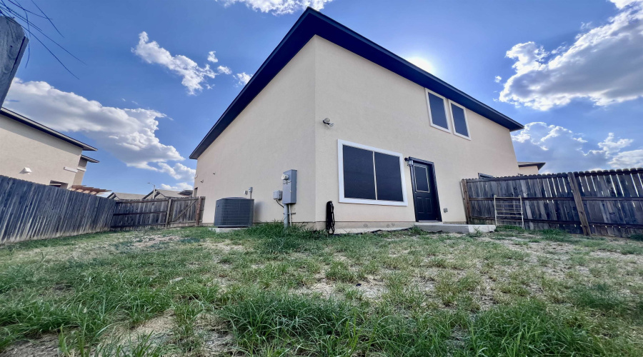 218 Welland Dr., Laredo, Texas 78045, 3 Bedrooms Bedrooms, 5 Rooms Rooms,2 BathroomsBathrooms,Residential,For Rent,218 Welland Dr.,20260879