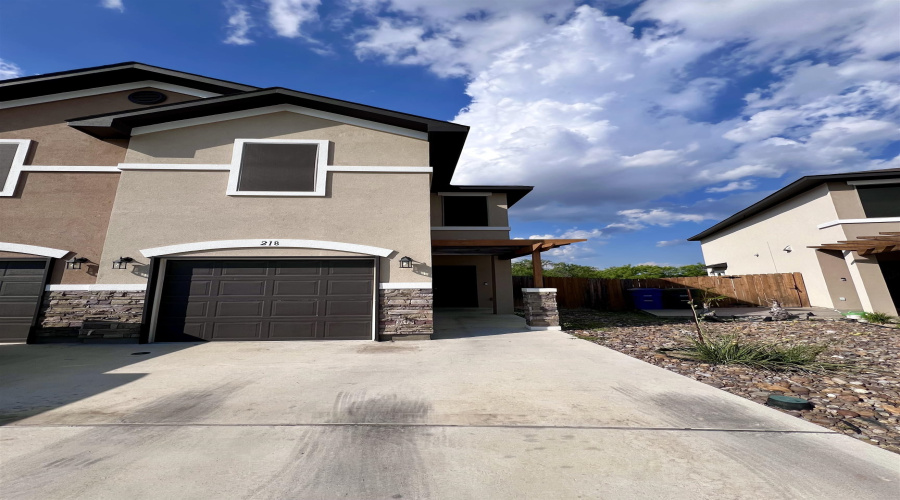 218 Welland Dr., Laredo, Texas 78045, 3 Bedrooms Bedrooms, 5 Rooms Rooms,2 BathroomsBathrooms,Residential,For Rent,218 Welland Dr.,20260879