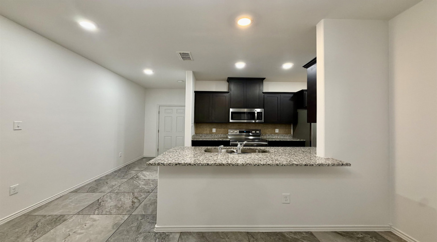 218 Welland Dr., Laredo, Texas 78045, 3 Bedrooms Bedrooms, 5 Rooms Rooms,2 BathroomsBathrooms,Residential,For Rent,218 Welland Dr.,20260879