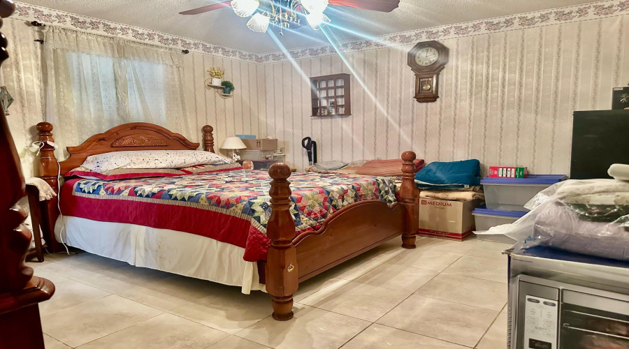 2518 E Lyon St, Laredo, Texas 78043, 3 Bedrooms Bedrooms, 9 Rooms Rooms,2 BathroomsBathrooms,Residential,For Sale,2518 E Lyon St,20260880