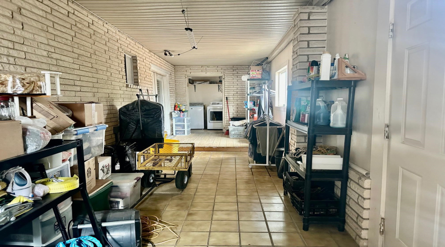 2518 E Lyon St, Laredo, Texas 78043, 3 Bedrooms Bedrooms, 9 Rooms Rooms,2 BathroomsBathrooms,Residential,For Sale,2518 E Lyon St,20260880