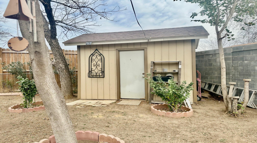 2518 E Lyon St, Laredo, Texas 78043, 3 Bedrooms Bedrooms, 9 Rooms Rooms,2 BathroomsBathrooms,Residential,For Sale,2518 E Lyon St,20260880