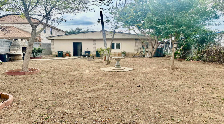 2518 E Lyon St, Laredo, Texas 78043, 3 Bedrooms Bedrooms, 9 Rooms Rooms,2 BathroomsBathrooms,Residential,For Sale,2518 E Lyon St,20260880