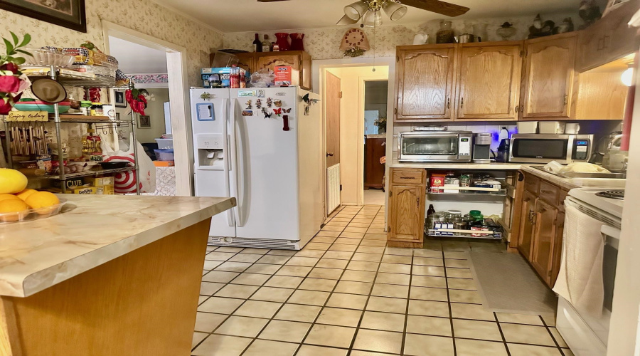 2518 E Lyon St, Laredo, Texas 78043, 3 Bedrooms Bedrooms, 9 Rooms Rooms,2 BathroomsBathrooms,Residential,For Sale,2518 E Lyon St,20260880