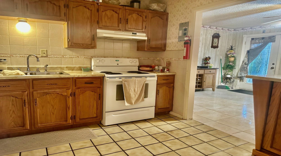 2518 E Lyon St, Laredo, Texas 78043, 3 Bedrooms Bedrooms, 9 Rooms Rooms,2 BathroomsBathrooms,Residential,For Sale,2518 E Lyon St,20260880