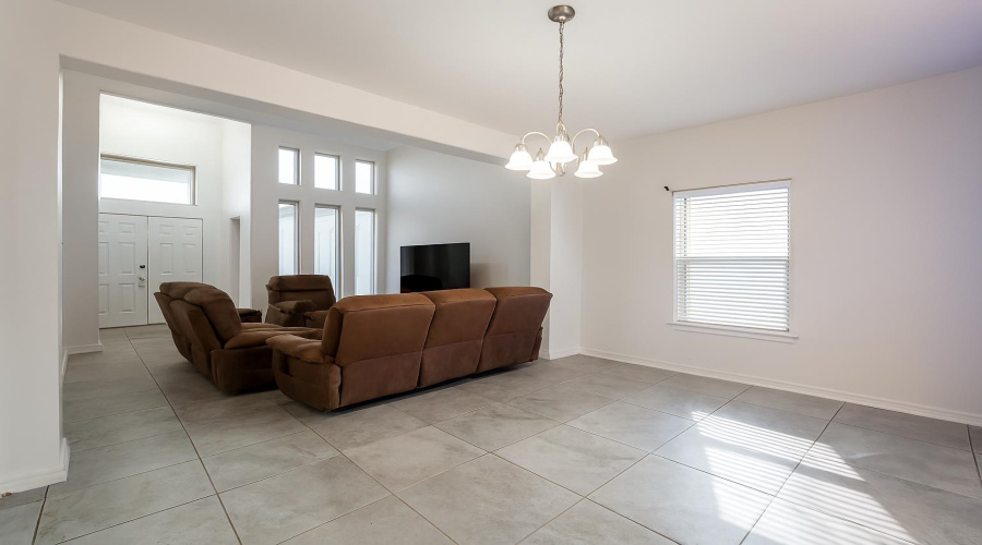 330 Altozano Dr, Laredo, Texas 78045, 4 Bedrooms Bedrooms, 7 Rooms Rooms,2 BathroomsBathrooms,Residential,For Sale,330 Altozano Dr,20260882