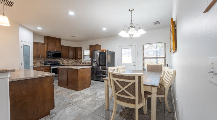 330 Altozano Dr, Laredo, Texas 78045, 4 Bedrooms Bedrooms, 7 Rooms Rooms,2 BathroomsBathrooms,Residential,For Sale,330 Altozano Dr,20260882