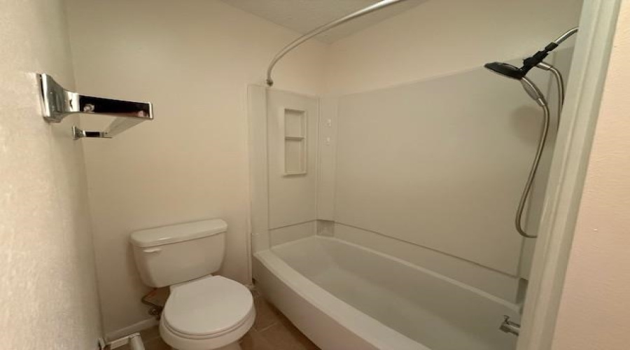 110 Merlin Rd, Laredo, Texas 78045, 2 Bedrooms Bedrooms, 4 Rooms Rooms,1 BathroomBathrooms,Residential,For Rent,110 Merlin Rd,20260891