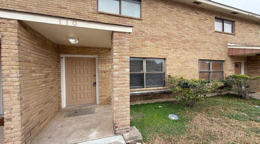 110 Merlin Rd, Laredo, Texas 78045, 2 Bedrooms Bedrooms, 4 Rooms Rooms,1 BathroomBathrooms,Residential,For Rent,110 Merlin Rd,20260891