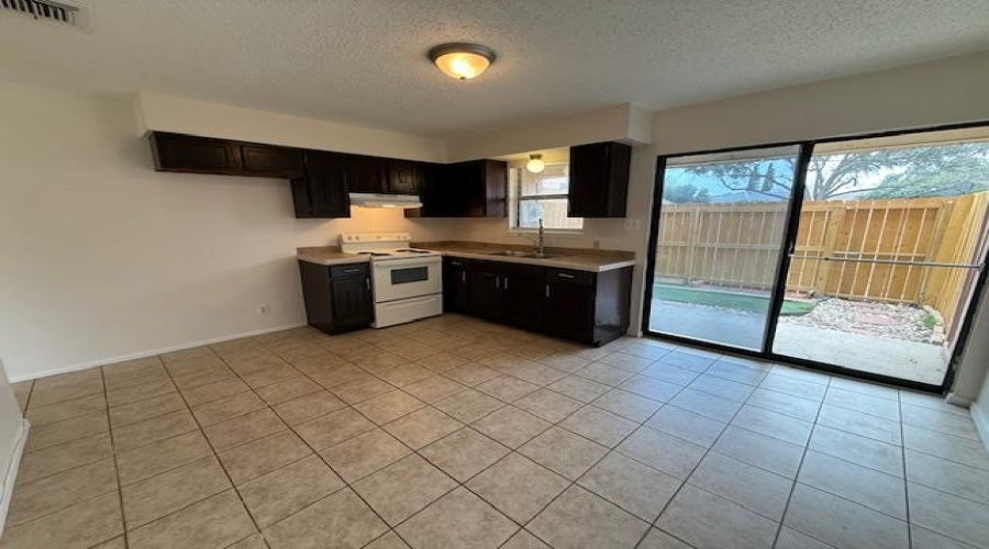 110 Merlin Rd, Laredo, Texas 78045, 2 Bedrooms Bedrooms, 4 Rooms Rooms,1 BathroomBathrooms,Residential,For Rent,110 Merlin Rd,20260891