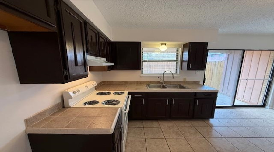 110 Merlin Rd, Laredo, Texas 78045, 2 Bedrooms Bedrooms, 4 Rooms Rooms,1 BathroomBathrooms,Residential,For Rent,110 Merlin Rd,20260891