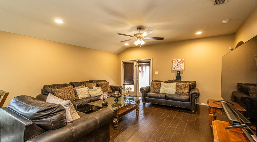 4406 Wild Flower Ave, LAREDO, Texas 78045, 4 Bedrooms Bedrooms, 5 Rooms Rooms,2 BathroomsBathrooms,Residential,For Sale,4406 Wild Flower Ave,20260892