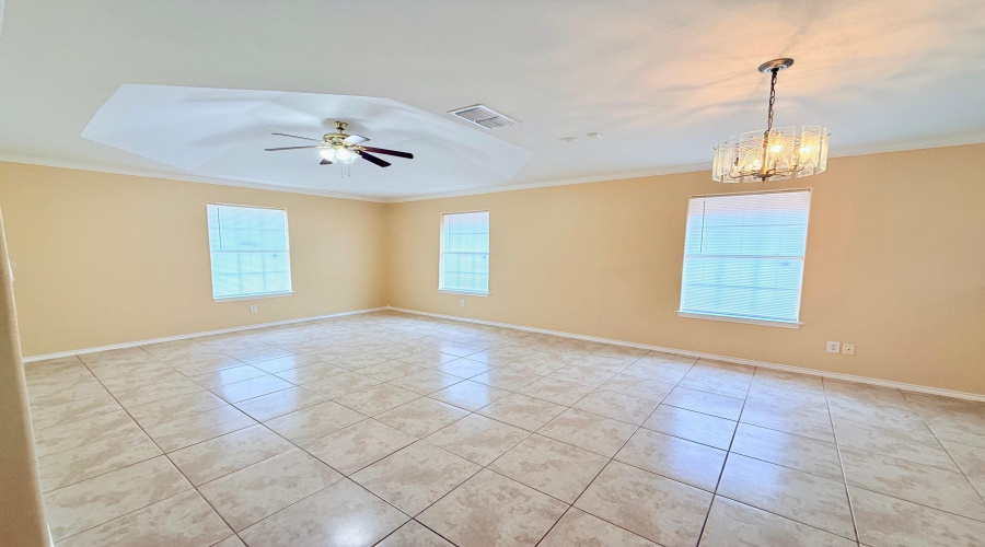 135 Murcia Dr, Laredo, Texas 78046, 3 Bedrooms Bedrooms, 6 Rooms Rooms,2 BathroomsBathrooms,Residential,For Sale,135 Murcia Dr,20260894