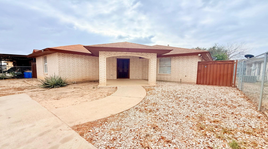 135 Murcia Dr, Laredo, Texas 78046, 3 Bedrooms Bedrooms, 6 Rooms Rooms,2 BathroomsBathrooms,Residential,For Sale,135 Murcia Dr,20260894