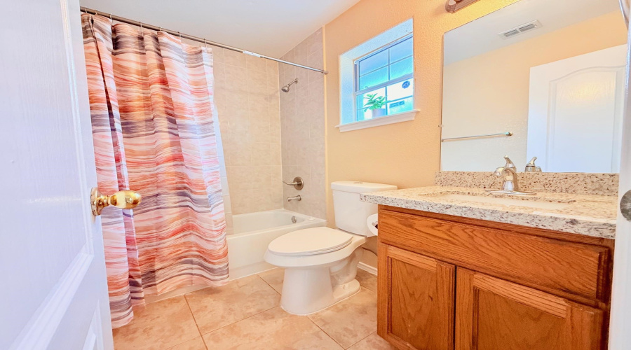 135 Murcia Dr, Laredo, Texas 78046, 3 Bedrooms Bedrooms, 6 Rooms Rooms,2 BathroomsBathrooms,Residential,For Sale,135 Murcia Dr,20260894