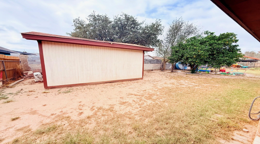 135 Murcia Dr, Laredo, Texas 78046, 3 Bedrooms Bedrooms, 6 Rooms Rooms,2 BathroomsBathrooms,Residential,For Sale,135 Murcia Dr,20260894