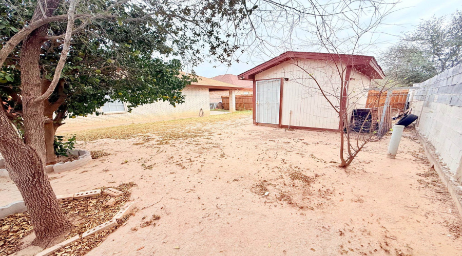 135 Murcia Dr, Laredo, Texas 78046, 3 Bedrooms Bedrooms, 6 Rooms Rooms,2 BathroomsBathrooms,Residential,For Sale,135 Murcia Dr,20260894