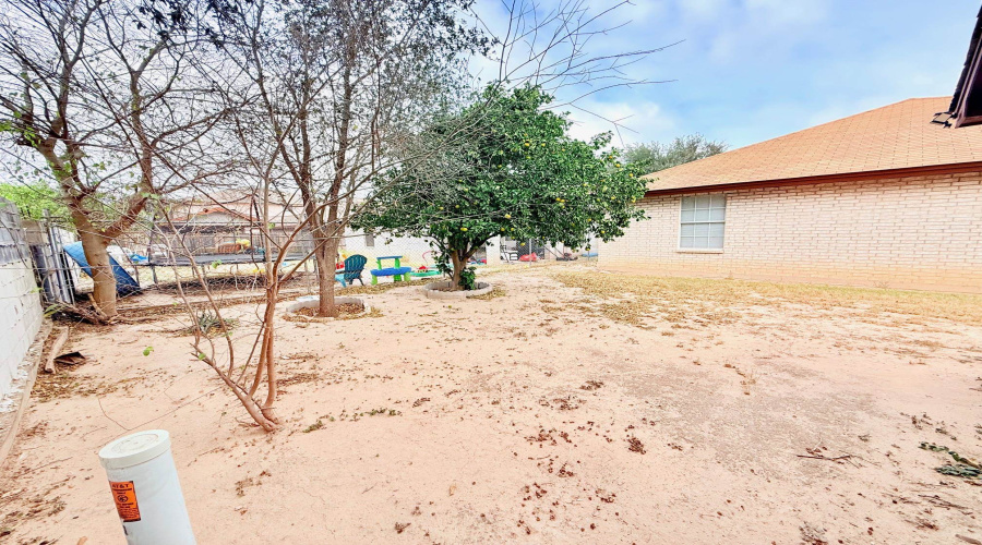 135 Murcia Dr, Laredo, Texas 78046, 3 Bedrooms Bedrooms, 6 Rooms Rooms,2 BathroomsBathrooms,Residential,For Sale,135 Murcia Dr,20260894