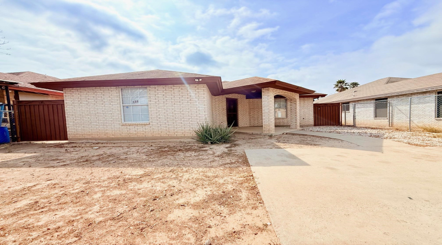 135 Murcia Dr, Laredo, Texas 78046, 3 Bedrooms Bedrooms, 6 Rooms Rooms,2 BathroomsBathrooms,Residential,For Sale,135 Murcia Dr,20260894