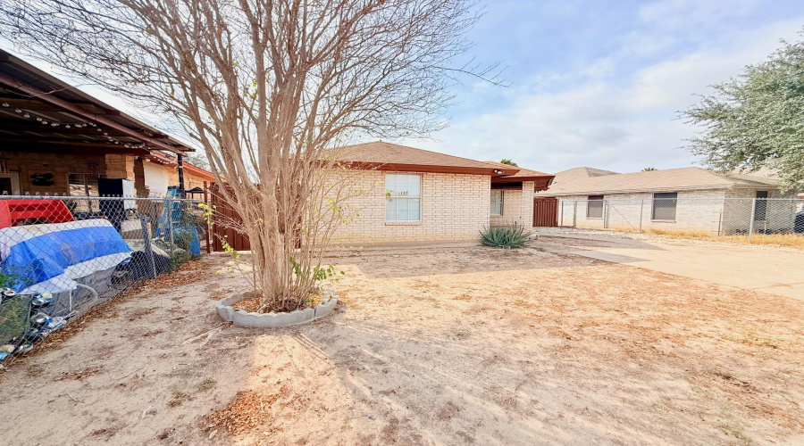 135 Murcia Dr, Laredo, Texas 78046, 3 Bedrooms Bedrooms, 6 Rooms Rooms,2 BathroomsBathrooms,Residential,For Sale,135 Murcia Dr,20260894
