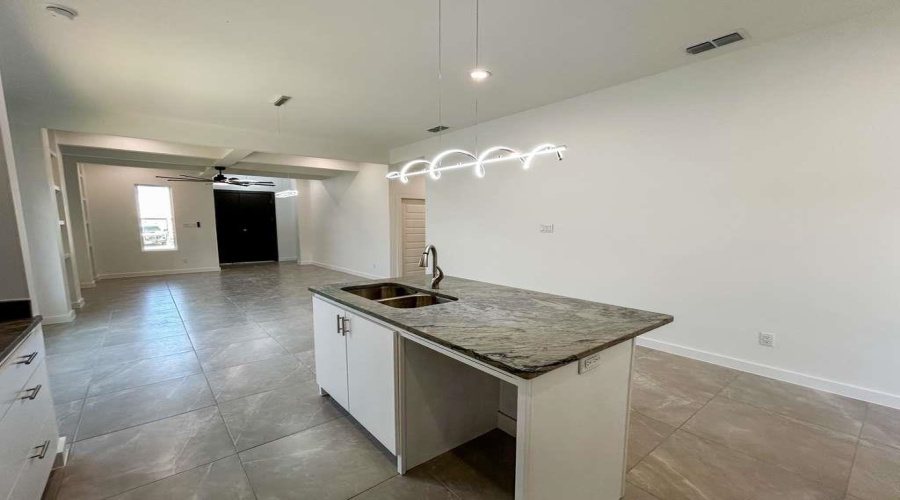 1723 Cordova Dr., Laredo, Texas 78046, 3 Bedrooms Bedrooms, 5 Rooms Rooms,2 BathroomsBathrooms,Residential,For Sale,1723 Cordova Dr.,20260898