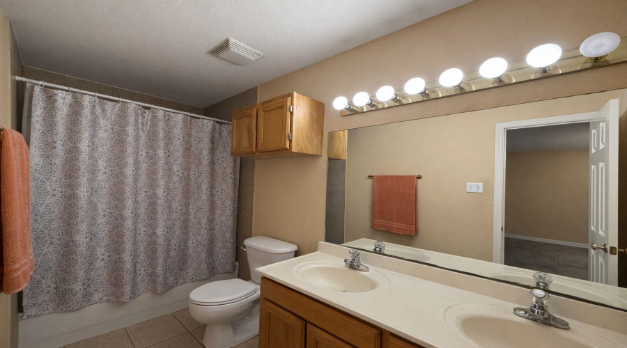 11119 Camargo Dr, Laredo, Texas 78045, 3 Bedrooms Bedrooms, 4 Rooms Rooms,2 BathroomsBathrooms,Residential,For Sale,11119 Camargo Dr,20260903