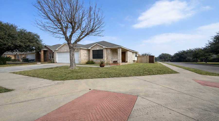 11119 Camargo Dr, Laredo, Texas 78045, 3 Bedrooms Bedrooms, 4 Rooms Rooms,2 BathroomsBathrooms,Residential,For Sale,11119 Camargo Dr,20260903