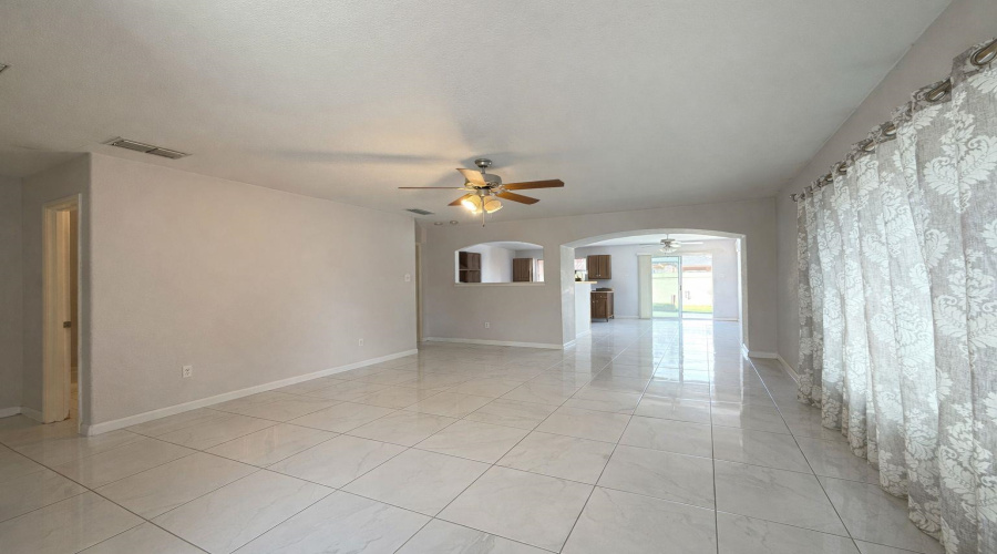 11119 Camargo Dr, Laredo, Texas 78045, 3 Bedrooms Bedrooms, 4 Rooms Rooms,2 BathroomsBathrooms,Residential,For Sale,11119 Camargo Dr,20260903