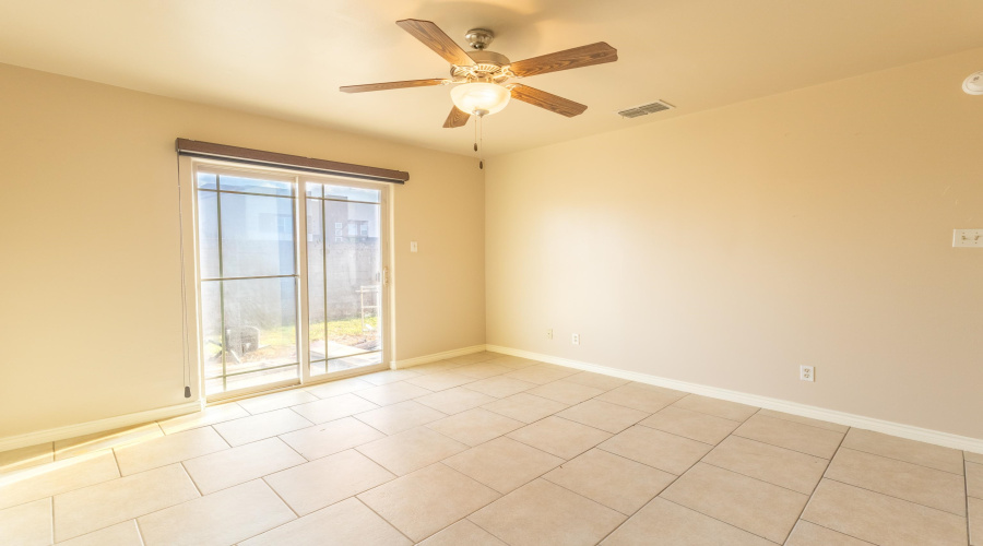 9805 Sterling Lp, Laredo, Texas 78045, 3 Bedrooms Bedrooms, 5 Rooms Rooms,2 BathroomsBathrooms,Residential,For Rent,9805 Sterling Lp,20260904