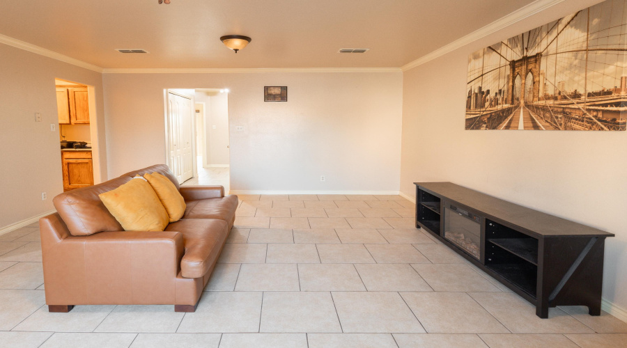 9805 Sterling Lp, Laredo, Texas 78045, 3 Bedrooms Bedrooms, 5 Rooms Rooms,2 BathroomsBathrooms,Residential,For Rent,9805 Sterling Lp,20260904