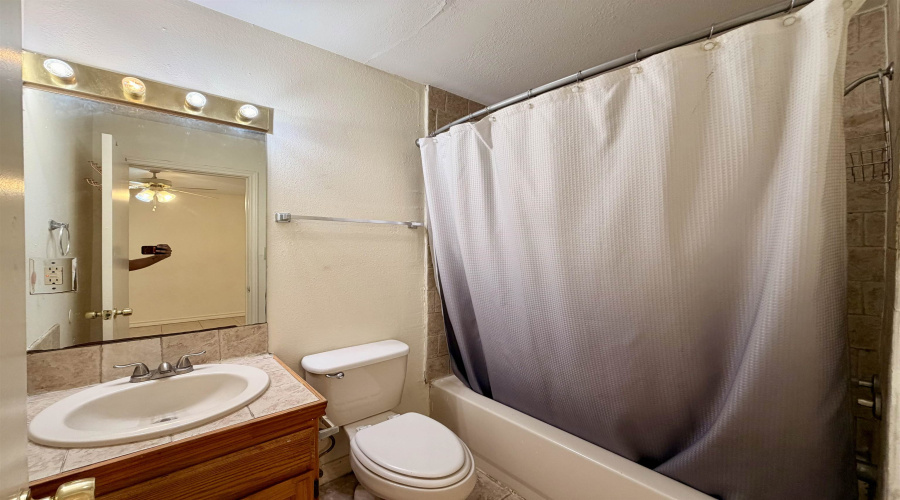 3272 Saint Kathryn Lp, Laredo, Texas 78046, 4 Bedrooms Bedrooms, 5 Rooms Rooms,2 BathroomsBathrooms,Residential,For Sale,3272 Saint Kathryn Lp,20260905