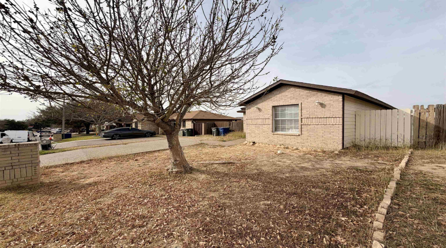 3272 Saint Kathryn Lp, Laredo, Texas 78046, 4 Bedrooms Bedrooms, 5 Rooms Rooms,2 BathroomsBathrooms,Residential,For Sale,3272 Saint Kathryn Lp,20260905