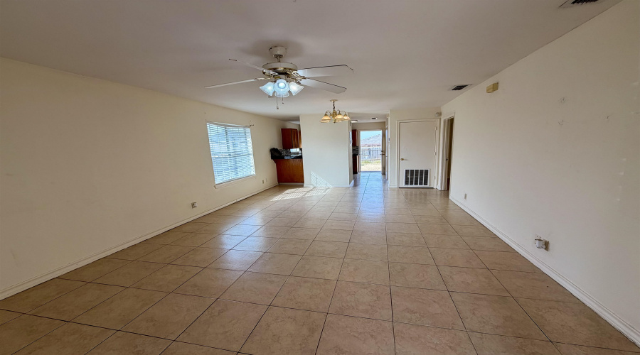 3272 Saint Kathryn Lp, Laredo, Texas 78046, 4 Bedrooms Bedrooms, 5 Rooms Rooms,2 BathroomsBathrooms,Residential,For Sale,3272 Saint Kathryn Lp,20260905