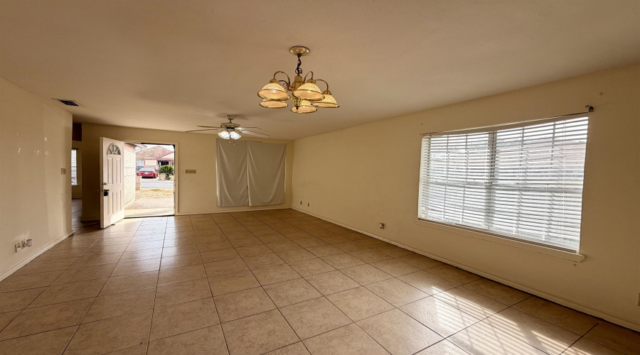 3272 Saint Kathryn Lp, Laredo, Texas 78046, 4 Bedrooms Bedrooms, 5 Rooms Rooms,2 BathroomsBathrooms,Residential,For Sale,3272 Saint Kathryn Lp,20260905