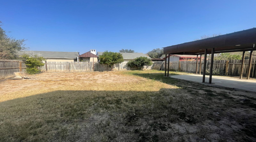 9629 Center Rd, Laredo, Texas 78045, 4 Bedrooms Bedrooms, 6 Rooms Rooms,2 BathroomsBathrooms,Residential,For Sale,9629 Center Rd,20260906