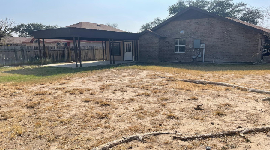 9629 Center Rd, Laredo, Texas 78045, 4 Bedrooms Bedrooms, 6 Rooms Rooms,2 BathroomsBathrooms,Residential,For Sale,9629 Center Rd,20260906