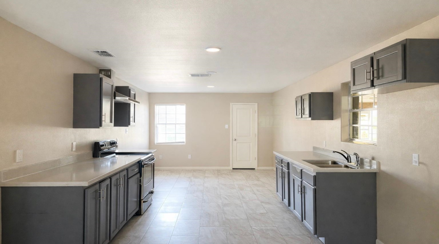 9629 Center Rd, Laredo, Texas 78045, 4 Bedrooms Bedrooms, 6 Rooms Rooms,2 BathroomsBathrooms,Residential,For Sale,9629 Center Rd,20260906