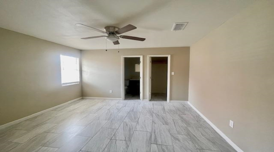 9629 Center Rd, Laredo, Texas 78045, 4 Bedrooms Bedrooms, 6 Rooms Rooms,2 BathroomsBathrooms,Residential,For Sale,9629 Center Rd,20260906