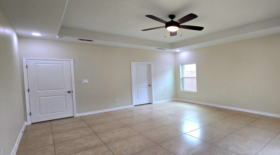 725 Cavatina Dr., Laredo, Texas 78045, 3 Bedrooms Bedrooms, 5 Rooms Rooms,2 BathroomsBathrooms,Residential,For Sale,725 Cavatina Dr.,20260908