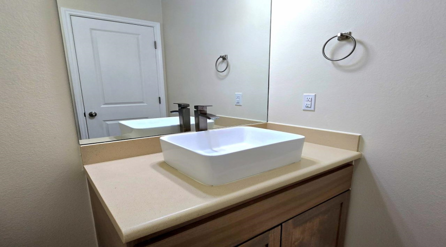 725 Cavatina Dr., Laredo, Texas 78045, 3 Bedrooms Bedrooms, 5 Rooms Rooms,2 BathroomsBathrooms,Residential,For Sale,725 Cavatina Dr.,20260908