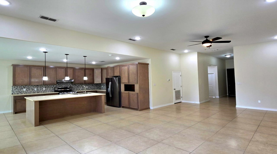 725 Cavatina Dr., Laredo, Texas 78045, 3 Bedrooms Bedrooms, 5 Rooms Rooms,2 BathroomsBathrooms,Residential,For Sale,725 Cavatina Dr.,20260908