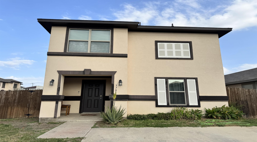 3701 Jaime Martin, Laredo, Texas 78046, 3 Bedrooms Bedrooms, 6 Rooms Rooms,2 BathroomsBathrooms,Residential,For Sale,3701 Jaime Martin,20260909