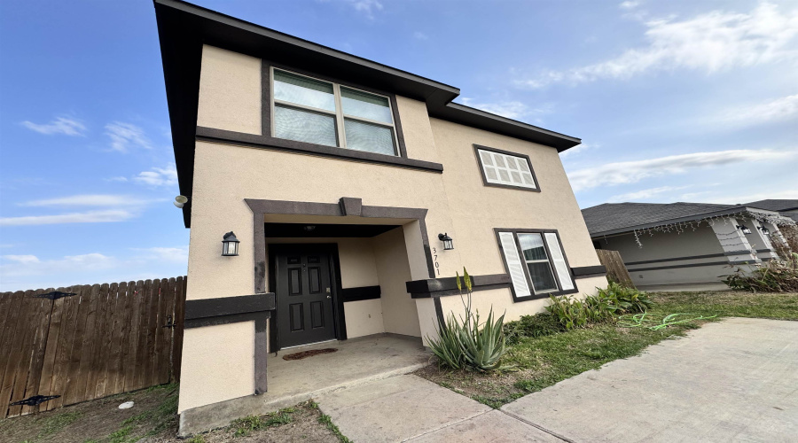 3701 Jaime Martin, Laredo, Texas 78046, 3 Bedrooms Bedrooms, 6 Rooms Rooms,2 BathroomsBathrooms,Residential,For Sale,3701 Jaime Martin,20260909