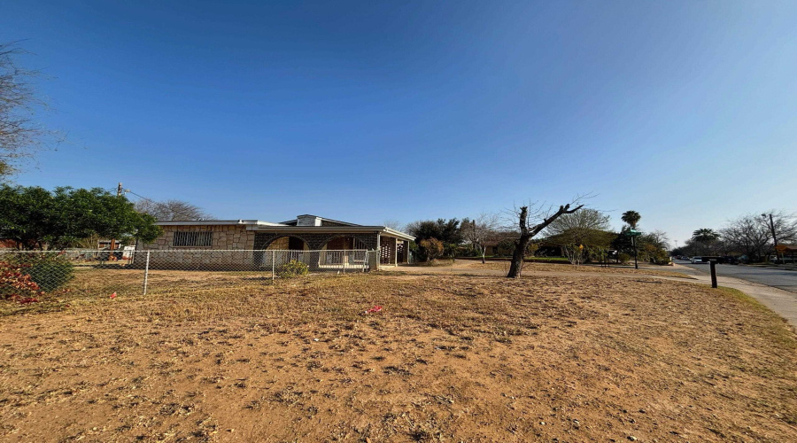 3413 N Buena Vista Ave, Laredo, Texas 78043, 3 Bedrooms Bedrooms, 4 Rooms Rooms,1 BathroomBathrooms,Residential,For Rent,3413 N Buena Vista Ave,20260911