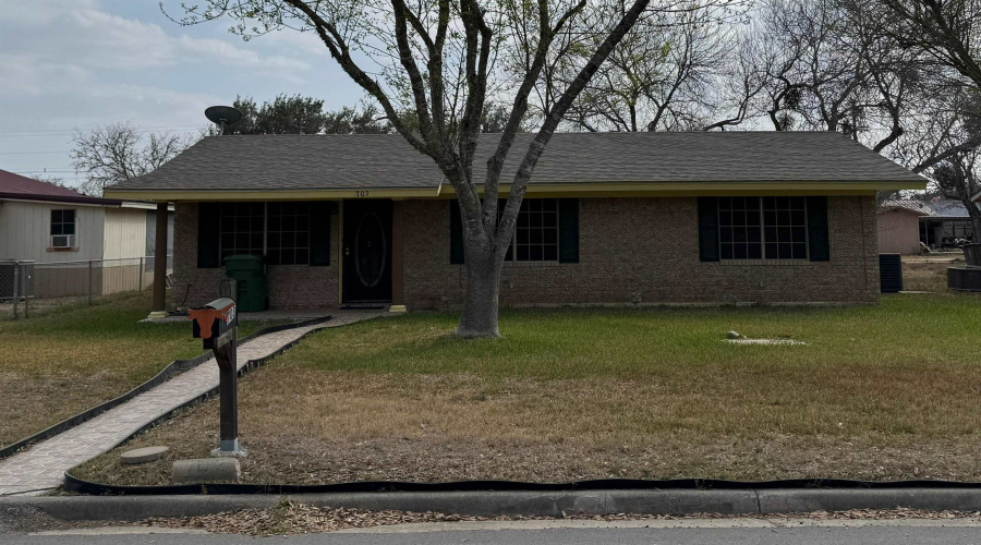 703 W Viggo St, Hebbronville, Texas 78361-4125, 4 Bedrooms Bedrooms, 9 Rooms Rooms,3 BathroomsBathrooms,Residential,For Sale,703 W Viggo St,20260913