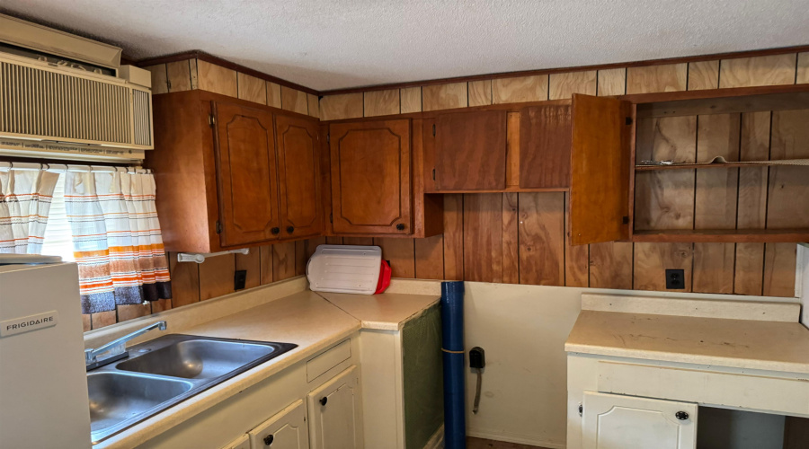 703 W Viggo St, Hebbronville, Texas 78361-4125, 4 Bedrooms Bedrooms, 9 Rooms Rooms,3 BathroomsBathrooms,Residential,For Sale,703 W Viggo St,20260913