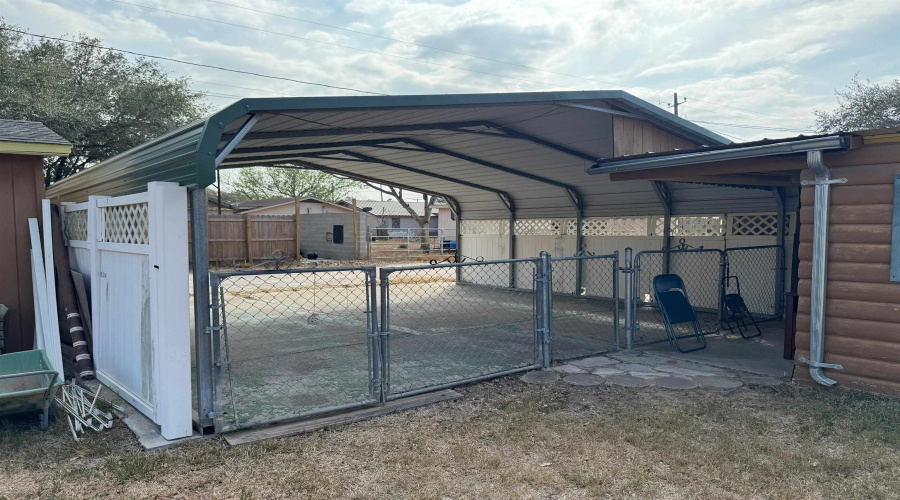 703 W Viggo St, Hebbronville, Texas 78361-4125, 4 Bedrooms Bedrooms, 9 Rooms Rooms,3 BathroomsBathrooms,Residential,For Sale,703 W Viggo St,20260913